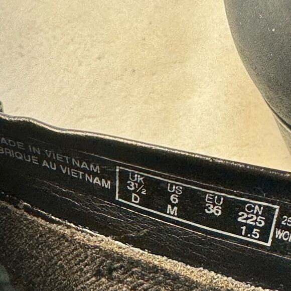 Clarks Adreena Show Black Leather Side Zip Buckle Comfort Ankle Bootie Women 6 - Picture 12 of 13